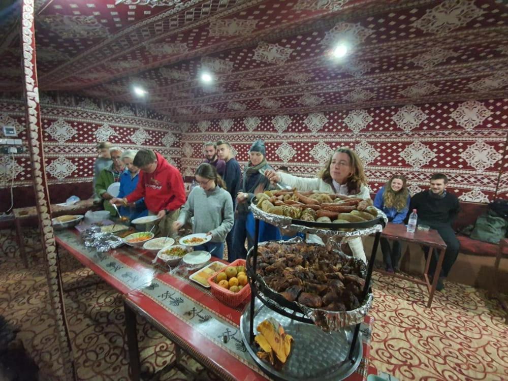Bedouin Family Camp Hotel Wadi Rum Ngoại thất bức ảnh
