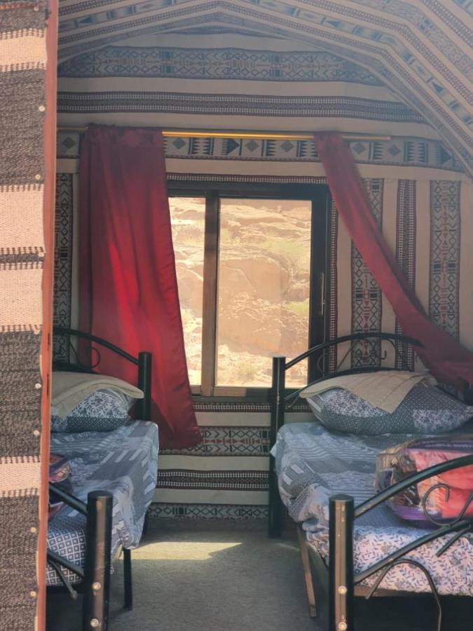 Bedouin Family Camp Hotel Wadi Rum Ngoại thất bức ảnh