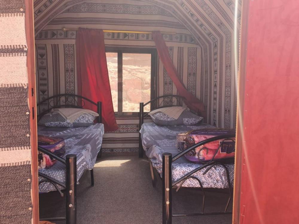 Bedouin Family Camp Hotel Wadi Rum Ngoại thất bức ảnh