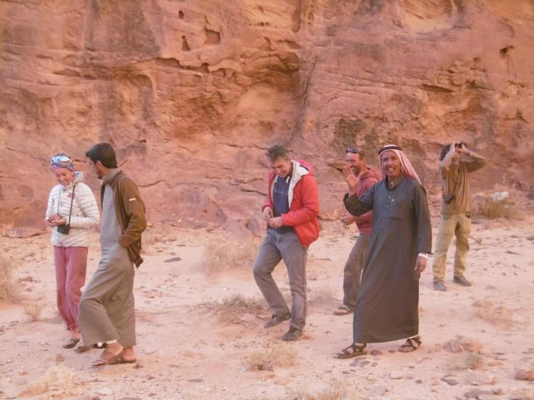 Bedouin Family Camp Hotel Wadi Rum Ngoại thất bức ảnh