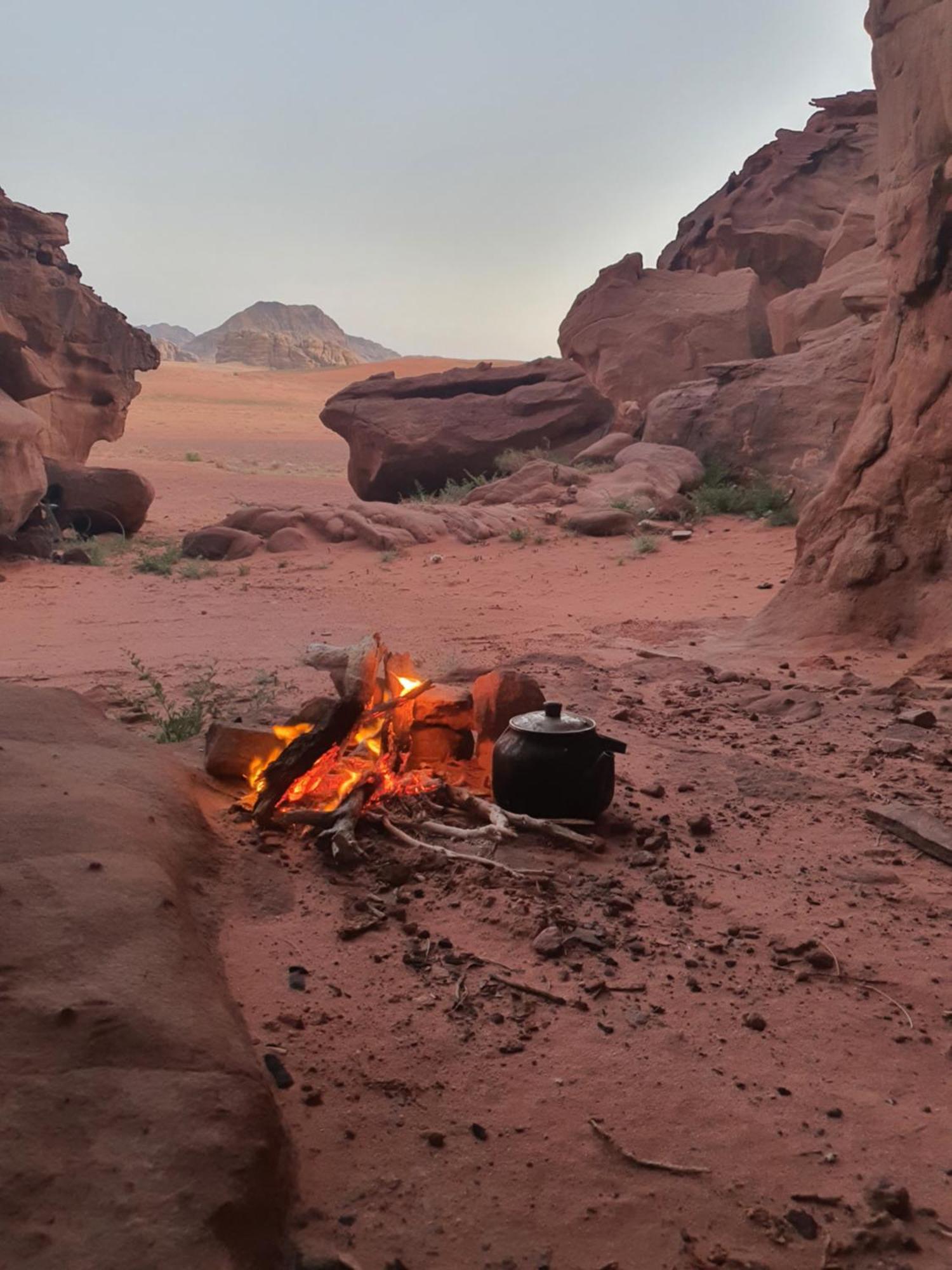 Bedouin Family Camp Hotel Wadi Rum Ngoại thất bức ảnh