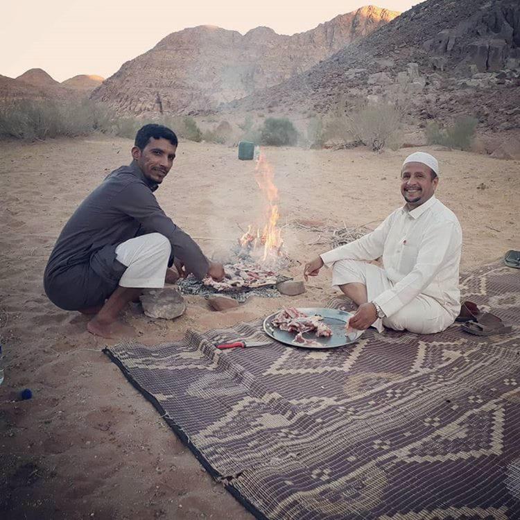 Bedouin Family Camp Hotel Wadi Rum Ngoại thất bức ảnh